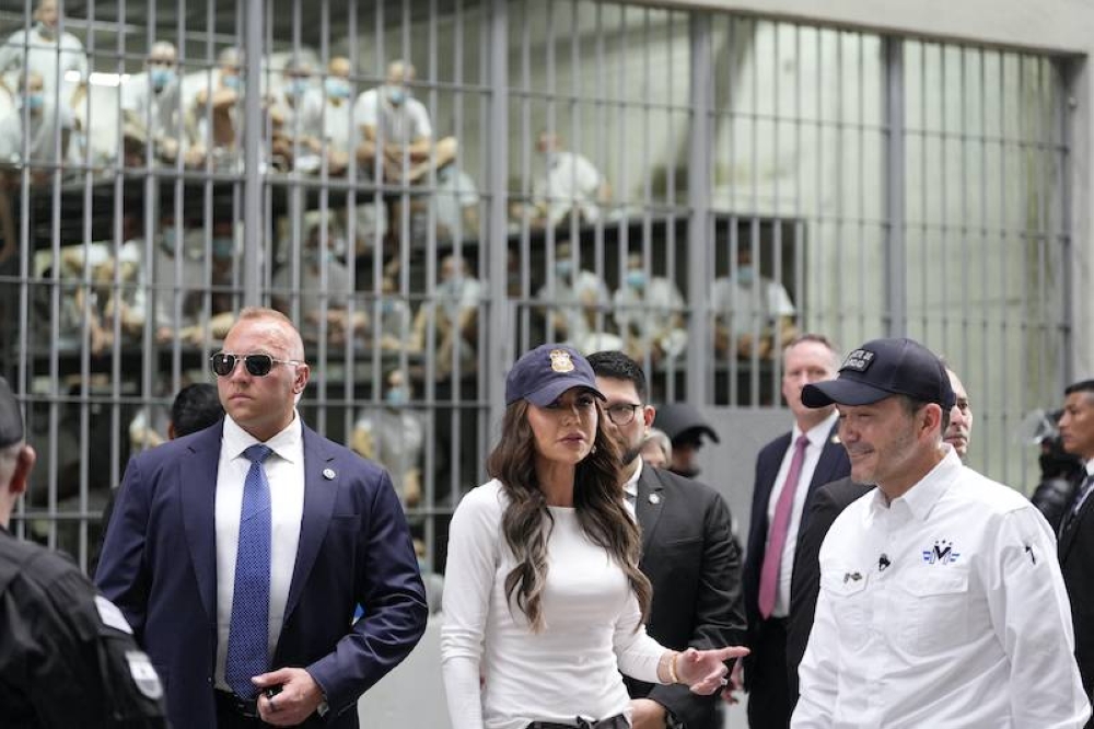 La secretaria de Seguridad Nacional de EE.UU., Kristi Noem, se reúne con el presidente Nayib Bukele. Los acompañan el embajador de Estados Unidos, William Duncan, el ministro de Seguridad, Gustavo Villatoro, entre otros. / Casa Presidencial.