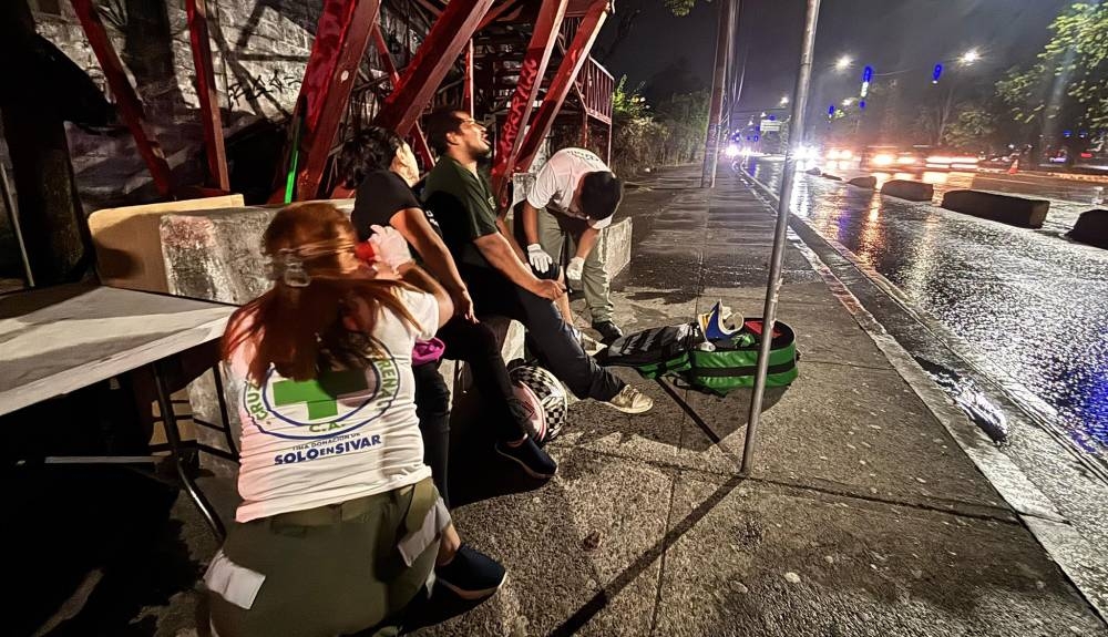 Comandos atendió a un motociclista lesionado en el distrito de Sensuntepeque. /Comandos de Salvamento Sensuntepeque