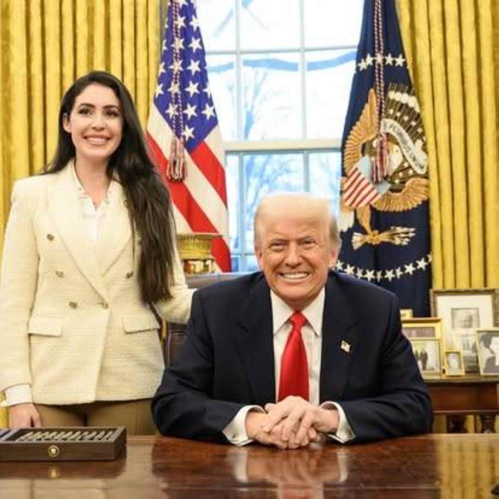 Congresista republicana de Florida, Ana Paulina Luna, junto a Trump. / FB.