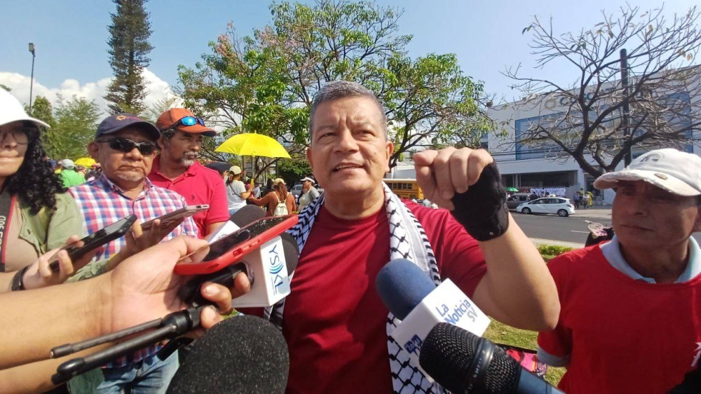 El secretario general, Manuel u0027El Chinou0027 Flores, en la marcha de este jueves. / Jessica Guzmán.