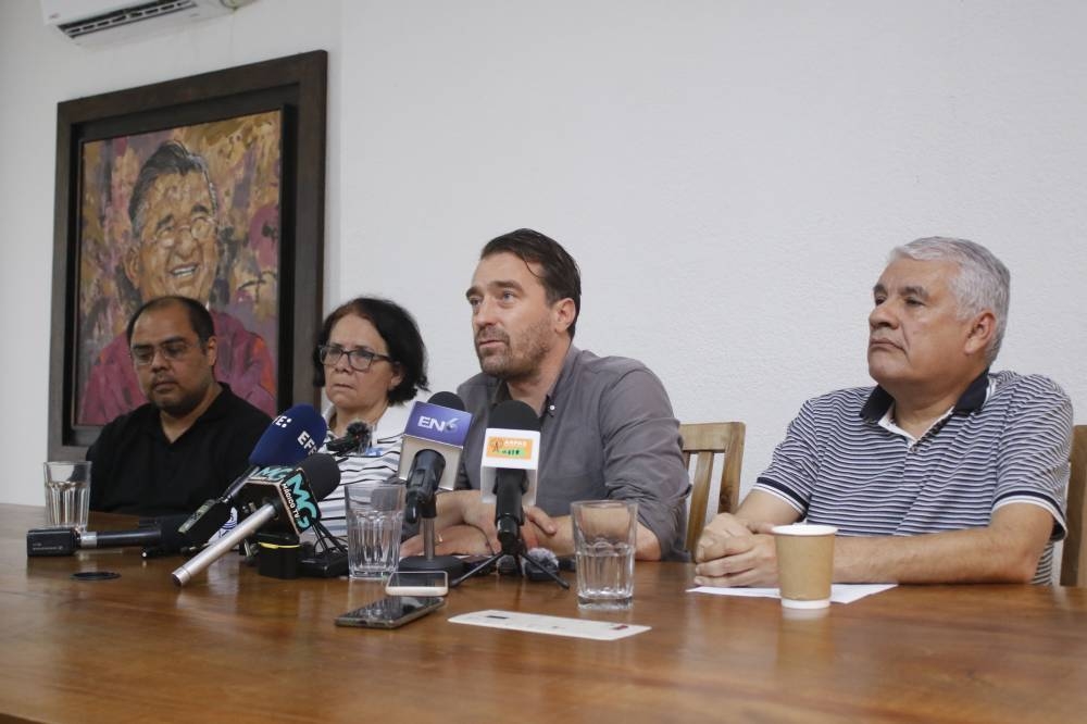 La madre y el esposo de Ruth López, Eleonora Alfaro y Louis Benavides. / Cortesía.