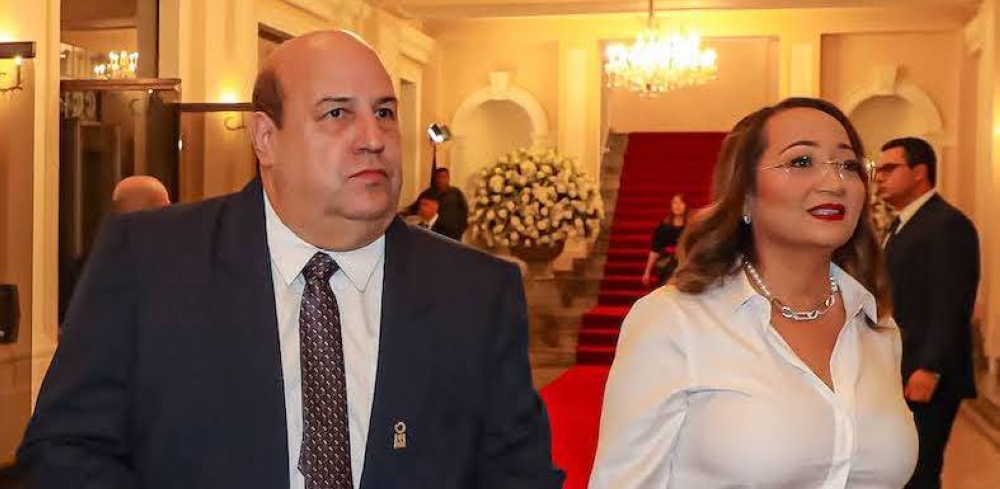 Jorge Arriaza, presidente de la ASI, y la presidenta de Inquifar, Carmen Estela Pérez. / Prensa Presidencia.