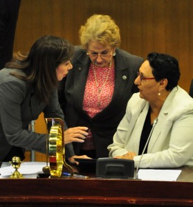 Ana-Vilma-de-Escalon-Milena-de-Calderon-Lorena-Pena-Asamblea
