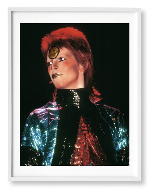 GRA160 MADRID, 02/05/2016.- Fotografía cedida por Taschen de David Bowie, quien en 1972 había publicado cuatro álbumes y había sido alabado por la crítica más que por el público. Pero entonces se transformó en Ziggy Sturdust, su primer alter ego, y el mundo se rindió a sus pies. Esa época colorista y alocada la registró al detalle el fotógrafo Mick Rock. EFE/Mick Rock **SOLO USO EDITORIAL**