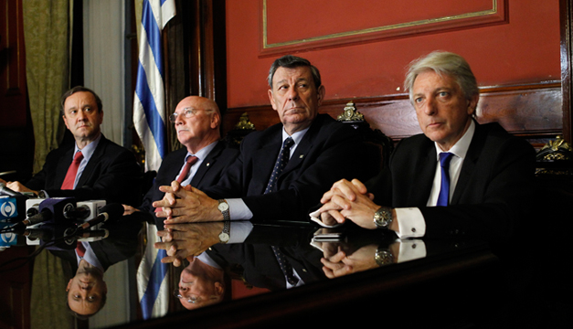 Subsecretario para América Latina y el Caribe de la Cancillería brasileña, Paulo Estivallet de Mesquita; el canciller de Paraguay, Eladio Loizaga; el canciller de Uruguay, Rodolfo Nin Novoa y el vicecanciller de Argentina, Carlos Foradori. EFE