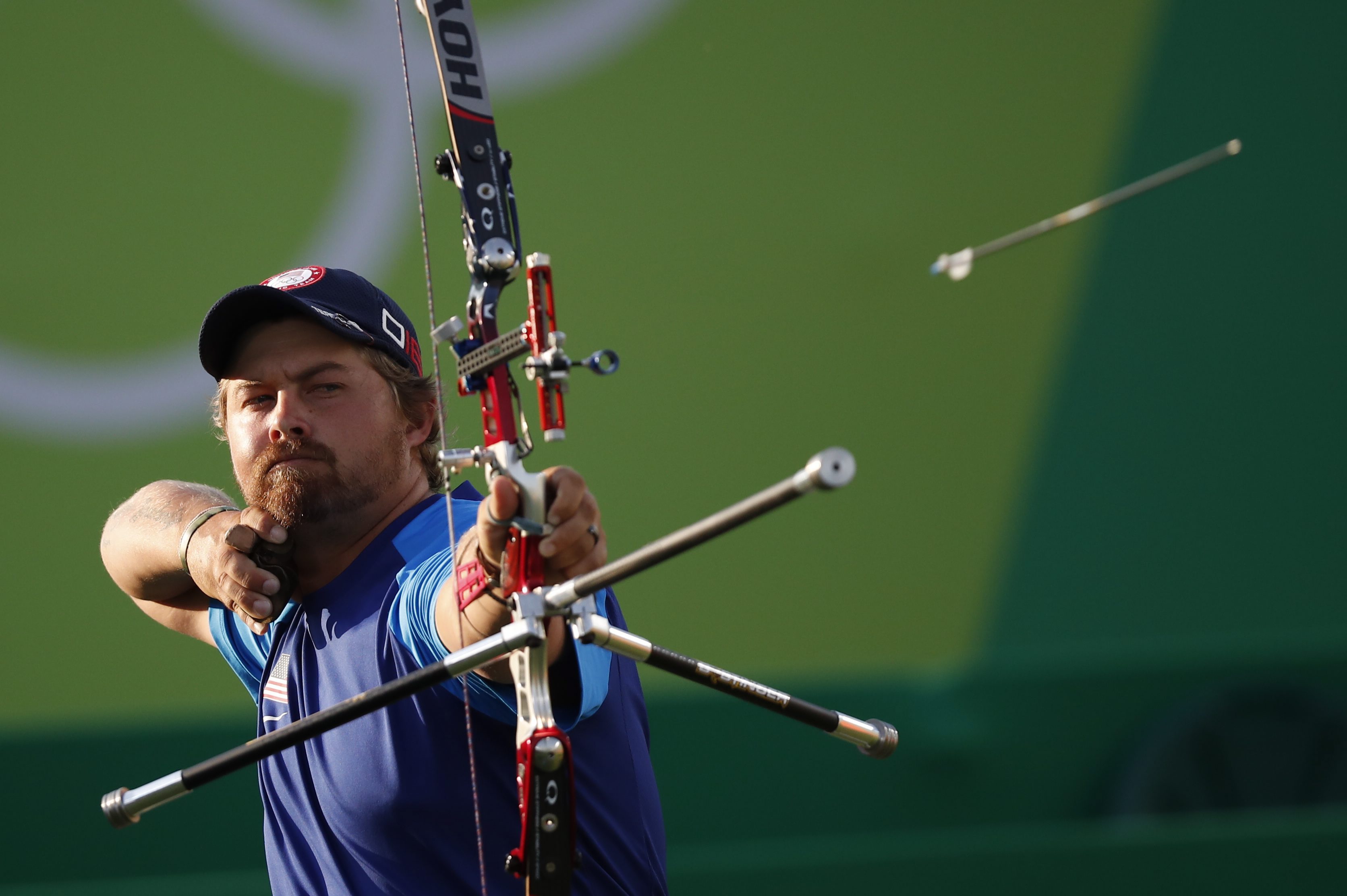 . Rio De Janeiro (Brazil), 06/08/2016.- Brady Ellison of USA takes aim during the men's team semifinal match between China and USA of the Rio 2016 Olympic Games Archery events at the Sambodromo in Rio de Janeiro, Brazil, 06 August 2016. (Brasil, Estados Unidos) EFE/EPA/DIEGO AZUBEL
