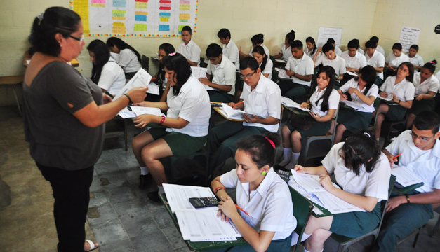 ESTUDIANTES-MAESTRA-EDUCACION