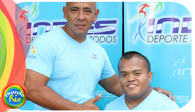 Fotografía: Herbert Aceituno (der.) junto a su entrenador Jorge López. /INDES