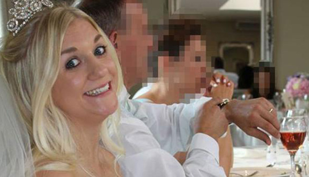 mujer vende su vestido