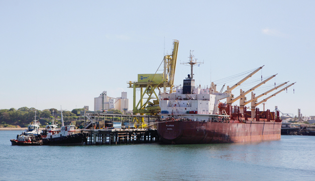 exportaciones-barco-puerto