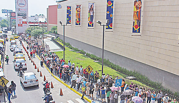 Desesperación y caos por $300 en emergencia del Coronavirus